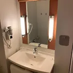 Ibis Hotel 2*