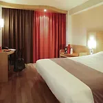Ibis 호텔