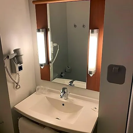 Ibis Hotel 2*